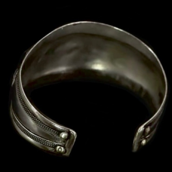 🦚Vintage Chinese 1950s Sterling Silver Dragon Repousse Cuff w/Green Agate Stone - Picture 4 of 5